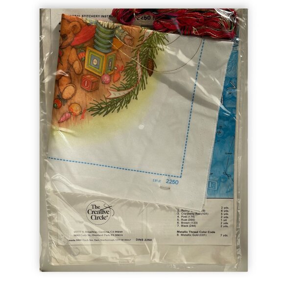 Nostalgic Christmas Embroidery Kit by Creative Circle Vintage 1982 - Picture 3 of 3